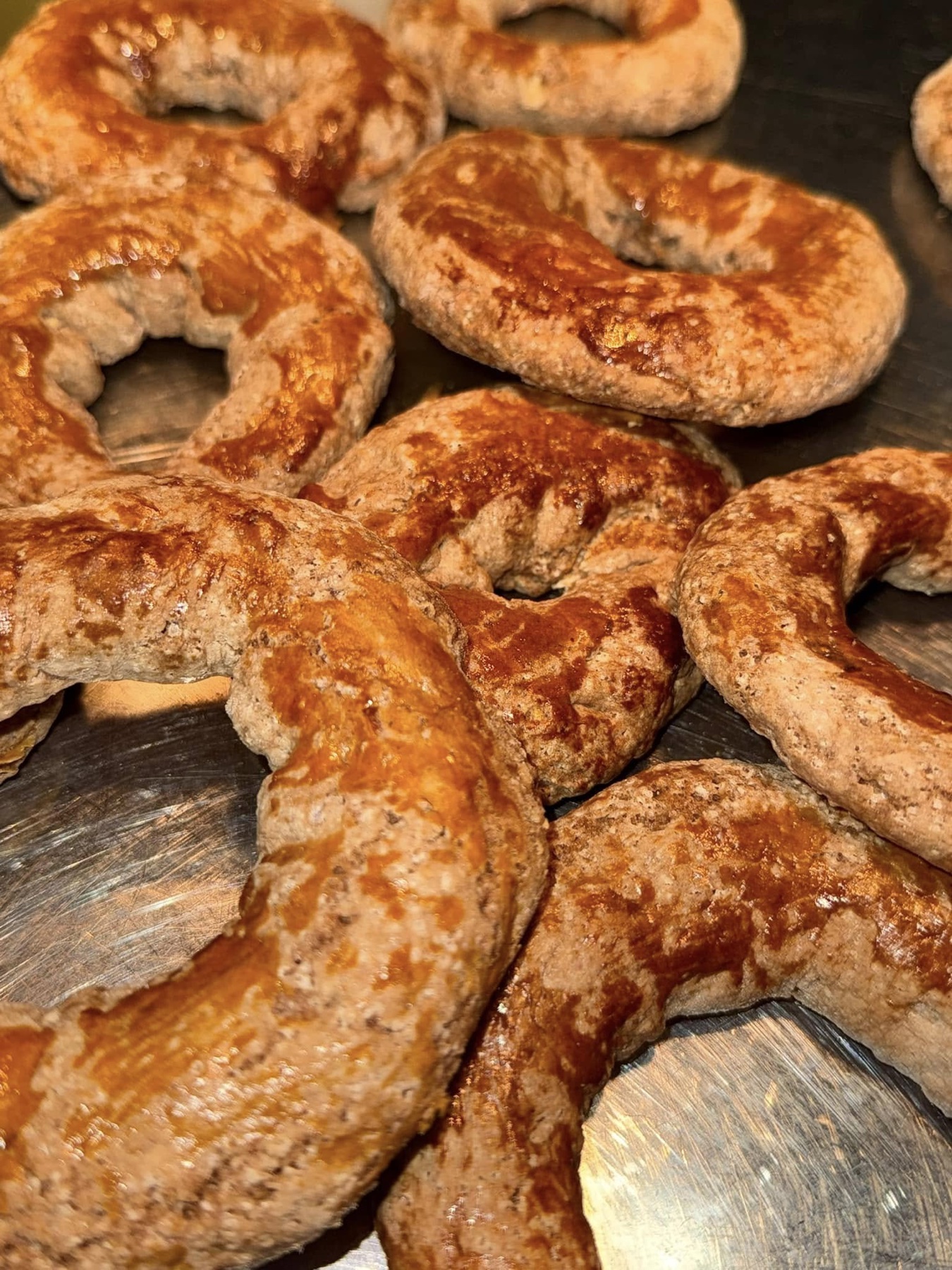 Taralli fatti in casa appena sfornati